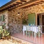 Дом отдыха La Tenuta Where The Sea Meets The Land - Goelba
