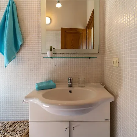 La Tenuta Where The Sea Meets The Land - Goelba Feriehus *