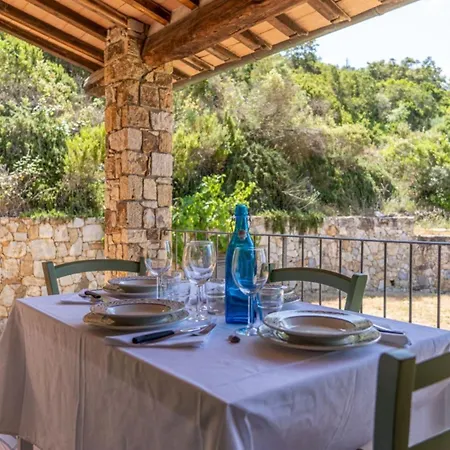 La Tenuta Where The Sea Meets The Land - Goelba بيت للعطل *